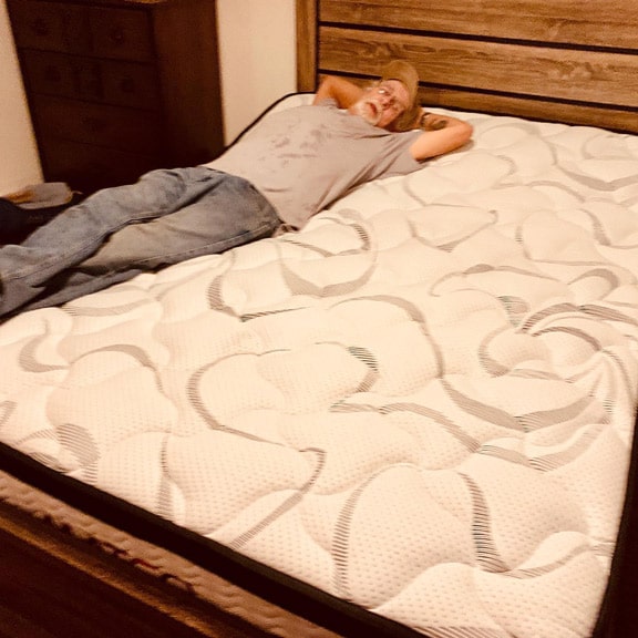 Adjustable bed and customer - Pensacola, Fl 